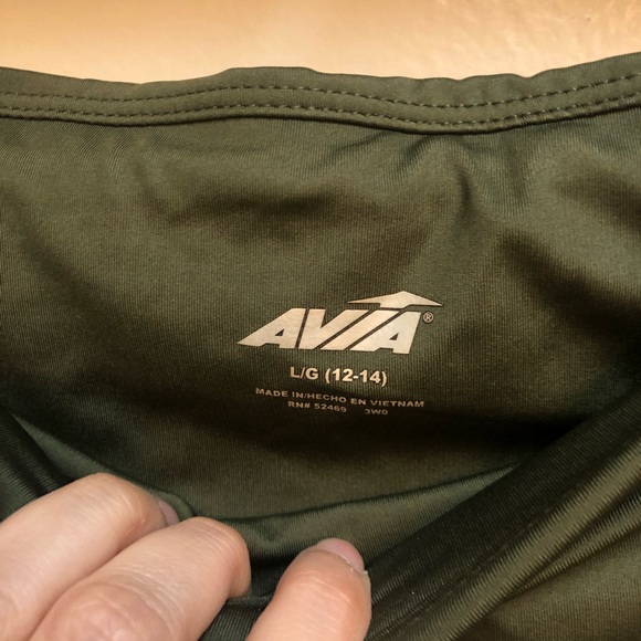 Dark Green Capri Active Leggings with Pockets - Picture 4 of 4